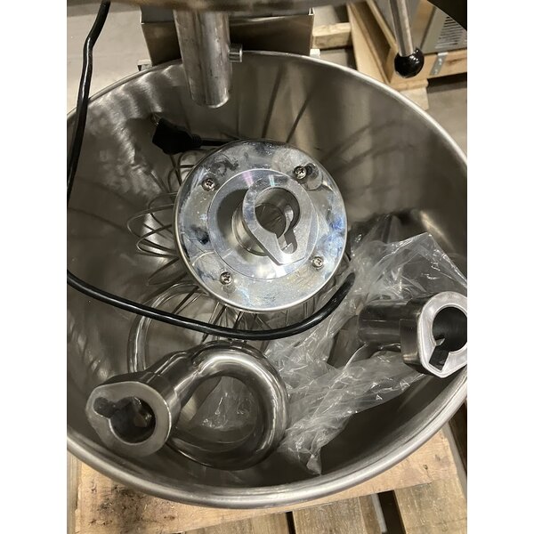 Scratch and Dent Avantco MX40H 40 Qt. Planetary Floor Mixer with Guard & Standard Accessories - 240V, 2 hp