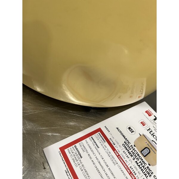 Scratch and Dent Town 57137 74 Cup (37 Cup Raw) Electric Rice Cooker / Warmer - 120V, 1800W