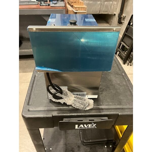 Scratch and Dent Carnival King CDF17A 37 lb. Corn Dog Fryer - 120V, 1800W