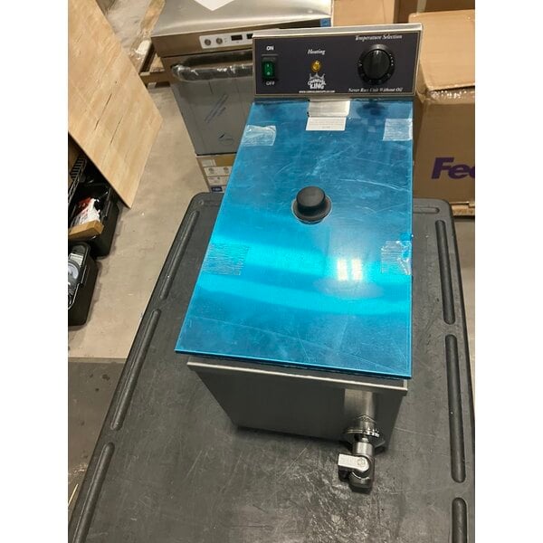 Scratch and Dent Carnival King CDF17A 37 lb. Corn Dog Fryer - 120V, 1800W