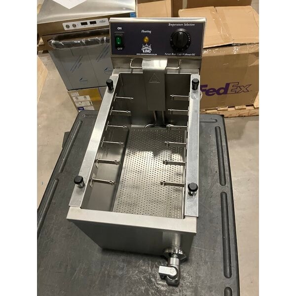 Scratch and Dent Carnival King CDF17A 37 lb. Corn Dog Fryer - 120V, 1800W