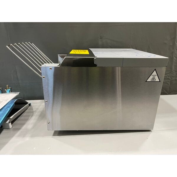 Scratch and Dent Avantco T3300B Commercial 10" Wide Conveyor Toaster with 3" Opening - 208V, 3300W, 800 Slices per Hour