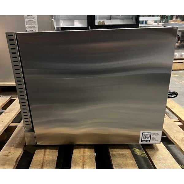 Scratch and Dent Avantco CO-16 Half Size Countertop Convection Oven, 1.5 Cu. Ft. - 120V, 1600W