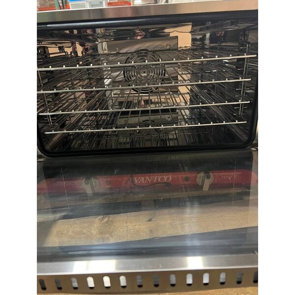 Scratch and Dent Avantco CO-16 Half Size Countertop Convection Oven, 1.5 Cu. Ft. - 120V, 1600W