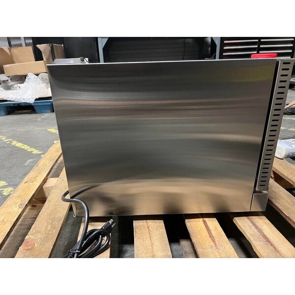 Scratch and Dent Avantco CO-16 Half Size Countertop Convection Oven, 1.5 Cu. Ft. - 120V, 1600W