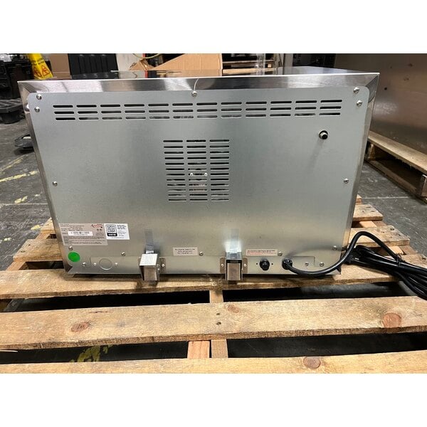 Scratch and Dent Avantco CO-16 Half Size Countertop Convection Oven, 1.5 Cu. Ft. - 120V, 1600W