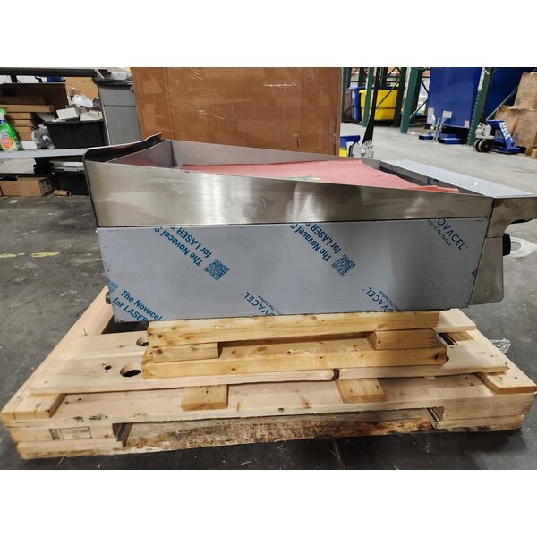 Scratch and Dent Garland GTGG24-GT24M 24" Natural Gas Countertop Griddle with Thermostatic Controls - 56,000 BTU