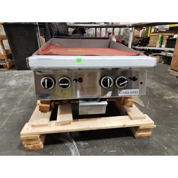 Scratch and Dent Garland GTGG24-GT24M 24" Natural Gas Countertop Griddle with Thermostatic Controls - 56,000 BTU