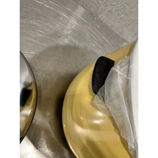 Scratch and Dent Town 57137 74 Cup (37 Cup Raw) Electric Rice Cooker / Warmer - 120V, 1800W