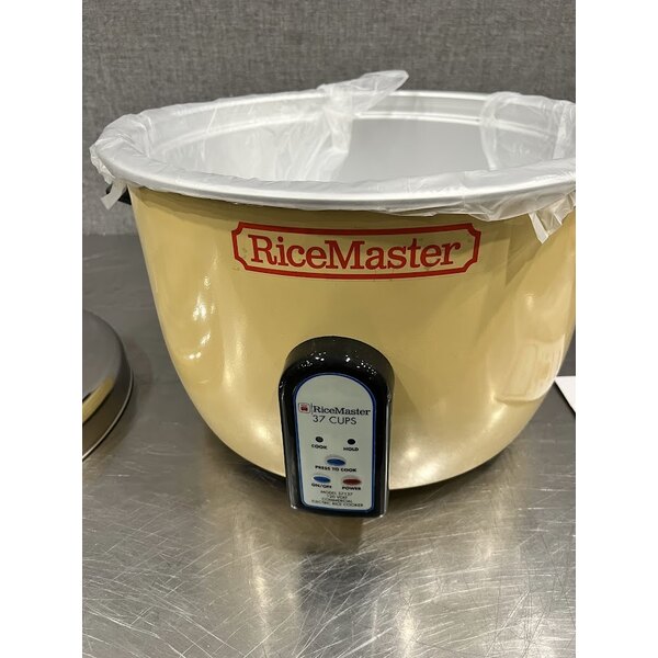 Scratch and Dent Town 57137 74 Cup (37 Cup Raw) Electric Rice Cooker / Warmer - 120V, 1800W
