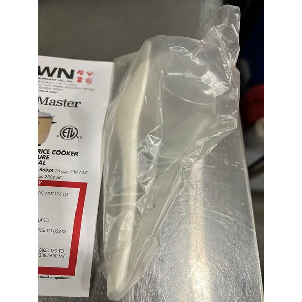 Scratch and Dent Town 57137 74 Cup (37 Cup Raw) Electric Rice Cooker / Warmer - 120V, 1800W