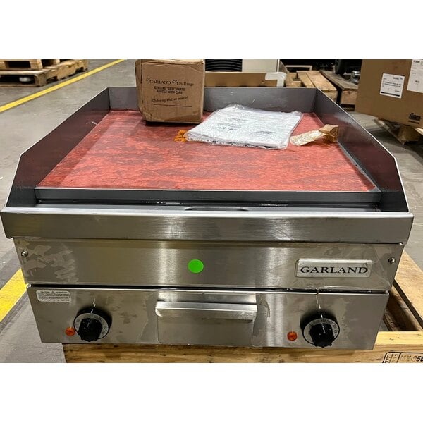 Scratch and Dent Garland E24-24G 24" Heavy-Duty Electric Countertop Griddle - 208V, 1 Phase, 8 kW