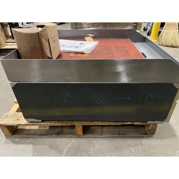 Scratch and Dent Garland E24-24G 24" Heavy-Duty Electric Countertop Griddle - 208V, 1 Phase, 8 kW