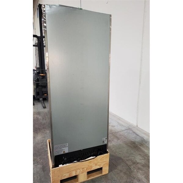 Scratch and Dent Avantco A-19F-HC 29" Solid Door Reach-In Freezer