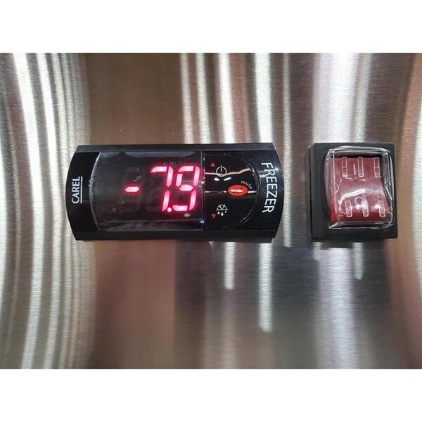 Scratch and Dent Avantco A-19F-HC 29" Solid Door Reach-In Freezer