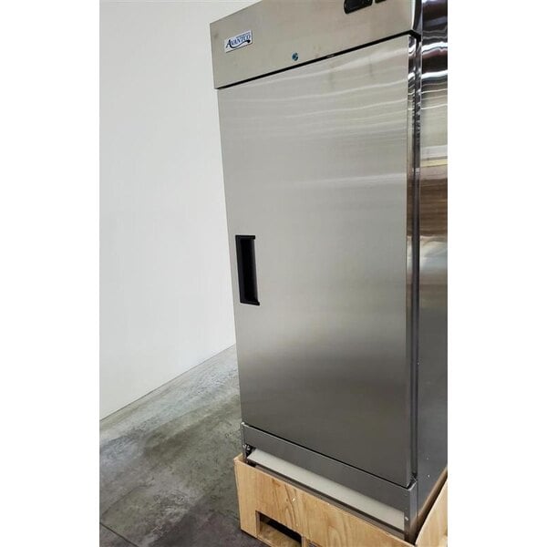 Scratch and Dent Avantco A-19F-HC 29" Solid Door Reach-In Freezer