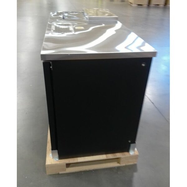 Scratch and Dent Avantco UDD-2-CT Black Kegerator / Beer Dispenser with Double Tap Tower and Club Top - (2) 1/2 Keg Capacity