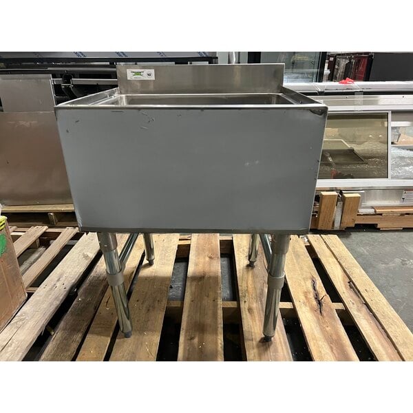 Scratch and Dent Regency IB212408-7CPT 21" x 24" Underbar Ice Bin with 7 Circuit Post-Mix Cold Plate and Bottle Holders