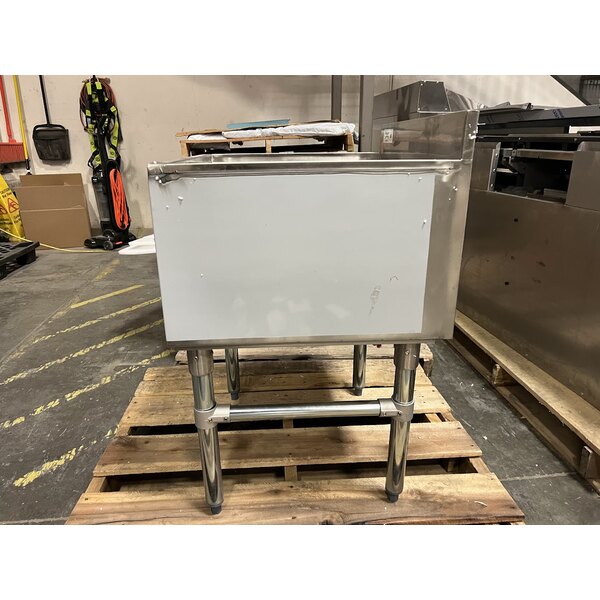 Scratch and Dent Regency IB212408-7CPT 21" x 24" Underbar Ice Bin with 7 Circuit Post-Mix Cold Plate and Bottle Holders