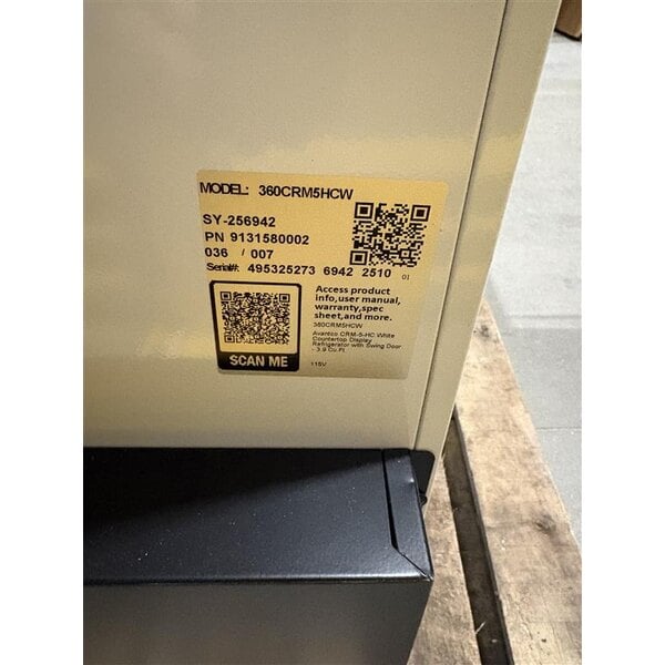 Scratch and Dent Avantco CRM-5-HC White Countertop Display Refrigerator with Swing Door - 3.9 Cu. Ft.