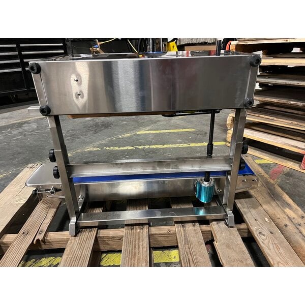 Scratch and Dent Sealer Sales Vertical Semi-Automatic Right-Feed Band Sealer with Embossing Wheel CBS-880II - 110V