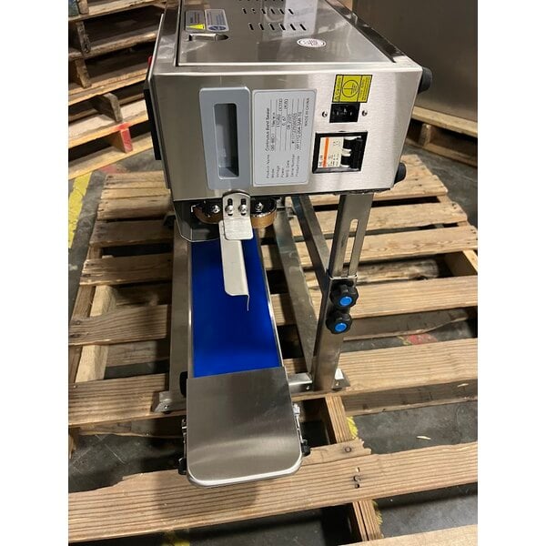 Scratch and Dent Sealer Sales Vertical Semi-Automatic Right-Feed Band Sealer with Embossing Wheel CBS-880II - 110V