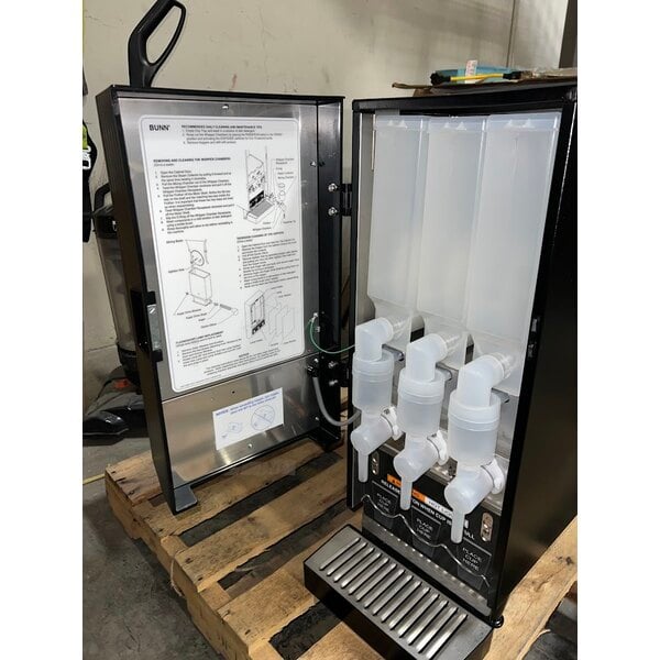 Scratch and Dent Bunn SET00.0197 FMD-3 BLK Fresh Mix Cappuccino / Espresso Machine Cafe Latte Dispenser with 3 Hoppers - 120V