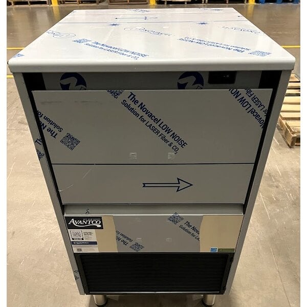 Scratch and Dent Avantco Ice Diamond EUC-F-130-A Air-Cooled Undercounter Full Cube Ice Machine with 44 lb. Bin - 134 lb., 115V