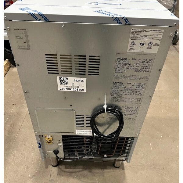 Scratch and Dent Avantco Ice Diamond EUC-F-130-A Air-Cooled Undercounter Full Cube Ice Machine with 44 lb. Bin - 134 lb., 115V
