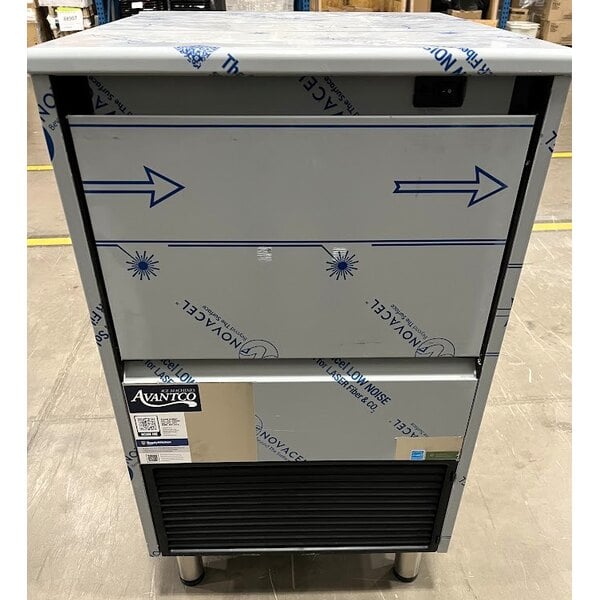 Scratch and Dent Avantco Ice Diamond EUC-F-160-A Air-Cooled Undercounter Full Cube Ice Machine with 44 lb. Bin - 159 lb., 115V