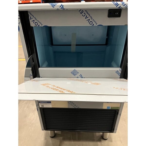 Scratch and Dent Avantco Ice Diamond EUC-F-160-A Air-Cooled Undercounter Full Cube Ice Machine with 44 lb. Bin - 159 lb., 115V