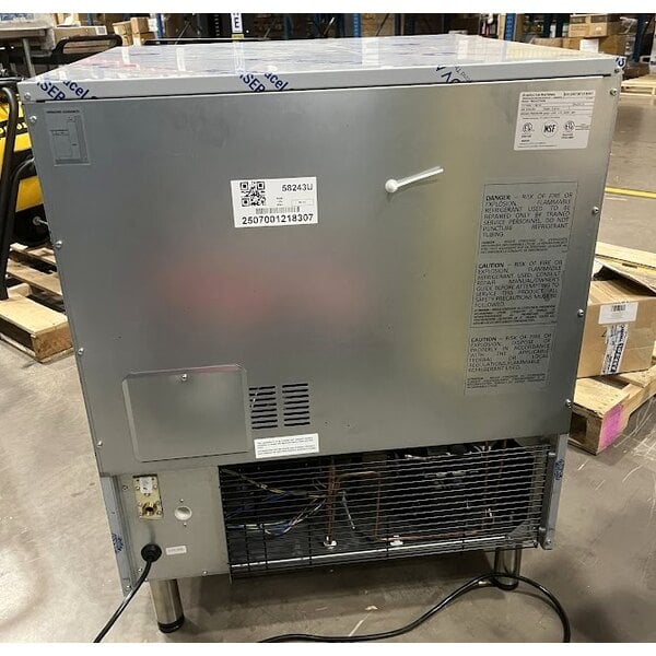 Scratch and Dent Avantco Ice Diamond EUC-F-340-A Air-Cooled Undercounter Full Cube Ice Machine with 99 lb. Bin - 340 lb., 115V