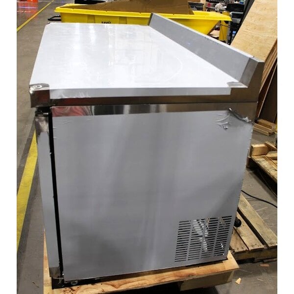 Scratch and Dent Avantco AWT-60R 60" Worktop Refrigerator with 3 1/2" Backsplash