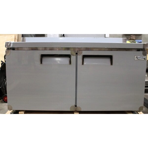 Scratch and Dent Avantco AWT-60R 60" Worktop Refrigerator with 3 1/2" Backsplash