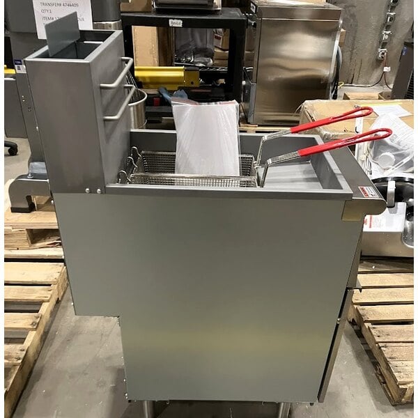 Scratch and Dent MainStreet Equipment Liquid Propane 40 lb. Stainless Steel Floor Fryer - 90,000 BTU