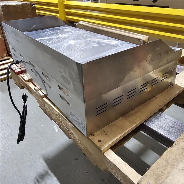 Scratch and Dent Avantco EG30N 30" Electric Countertop Griddle - 208/240V, 3375W-4500W