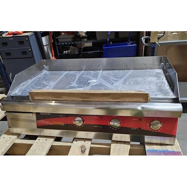 Scratch and Dent Avantco EG30N 30" Electric Countertop Griddle - 208/240V, 3375W-4500W