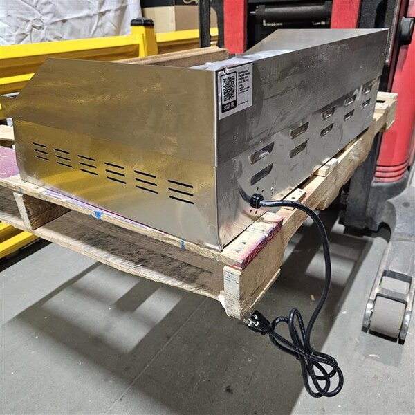 Scratch and Dent Avantco EG30N 30" Electric Countertop Griddle - 208/240V, 3375W-4500W