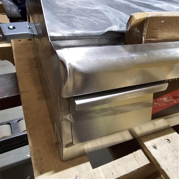 Scratch and Dent Avantco EG30N 30" Electric Countertop Griddle - 208/240V, 3375W-4500W