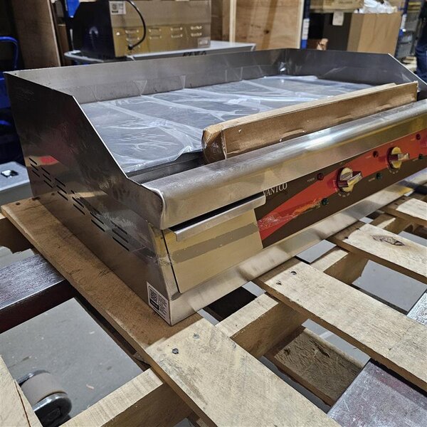Scratch and Dent Avantco EG30N 30" Electric Countertop Griddle - 208/240V, 3375W-4500W