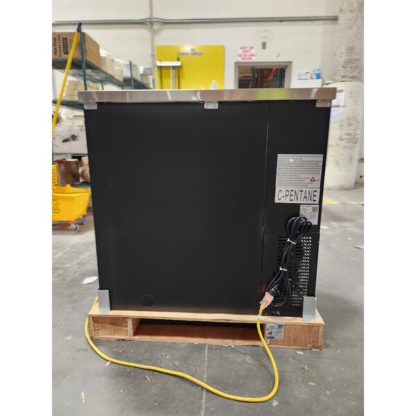 Scratch and Dent Avantco UDD-36-HC 36" Black Double Tap Kegerator Beer Dispenser - (1) 1/2 Keg Capacity