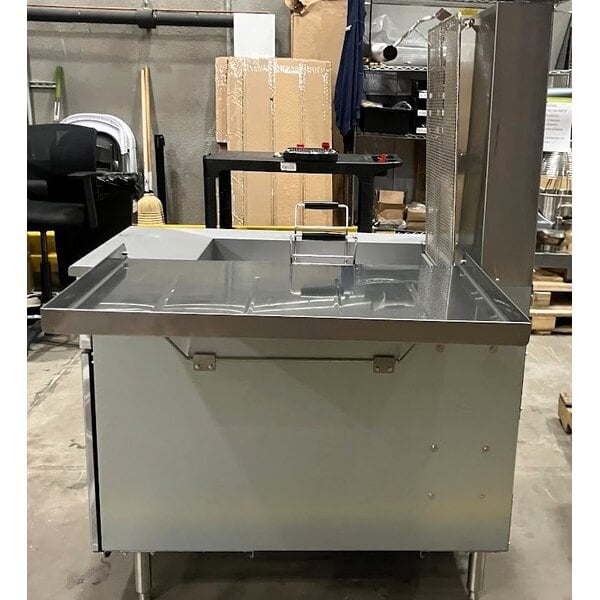 Scratch and Dent Avantco FBF1824LP Gas 110-125 lb. Flat Bottom Funnel Cake / Donut Fryer - 90,000 BTU