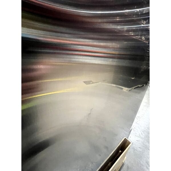 Scratch and Dent Avantco A-35R-HC 39 1/2" Solid Door Reach-In Refrigerator