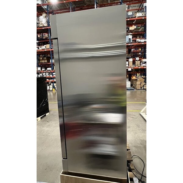 Scratch and Dent Avantco A-35R-HC 39 1/2" Solid Door Reach-In Refrigerator