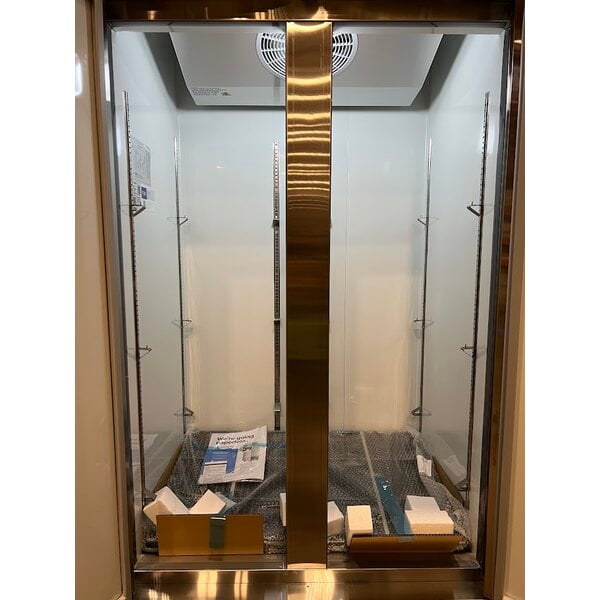 Scratch and Dent Avantco A-35R-HC 39 1/2" Solid Door Reach-In Refrigerator