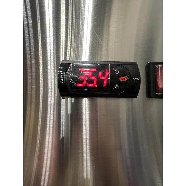 Scratch and Dent Avantco A-35R-HC 39 1/2" Solid Door Reach-In Refrigerator