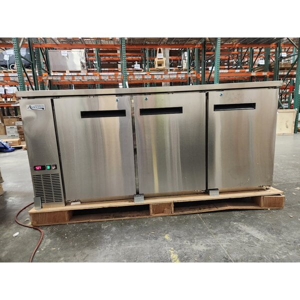 Scratch and Dent Avantco UDD378S8 Stainless Steel Kegerator / Beer Dispenser with 2 Quadruple Tap Towers - (3) 1/2 Keg Capacity