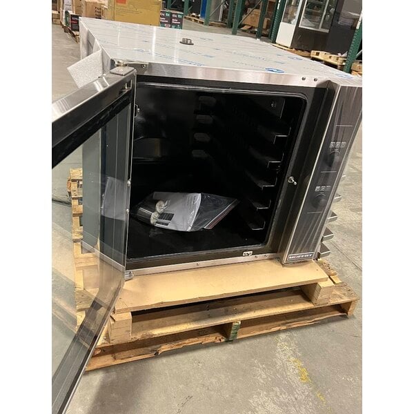 Scratch and Dent Moffat E32D5-2P Turbofan Single Deck Full Size Electric Digital Convection Oven with Steam Injection - 208V, 1 Phase, 5.8 kW