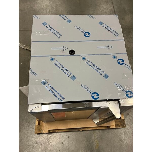 Scratch and Dent Moffat E32D5-2P Turbofan Single Deck Full Size Electric Digital Convection Oven with Steam Injection - 208V, 1 Phase, 5.8 kW