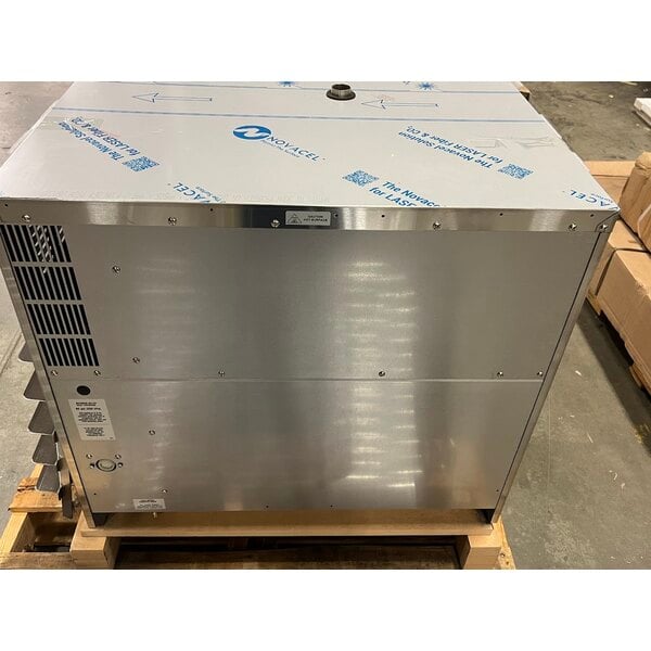 Scratch and Dent Moffat E32D5-2P Turbofan Single Deck Full Size Electric Digital Convection Oven with Steam Injection - 208V, 1 Phase, 5.8 kW